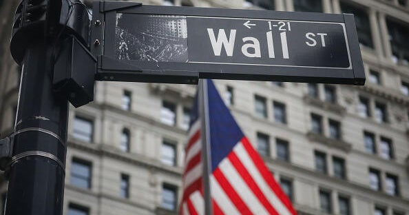 Markets close lower after Trump lobs tariff threats at Apple and EU