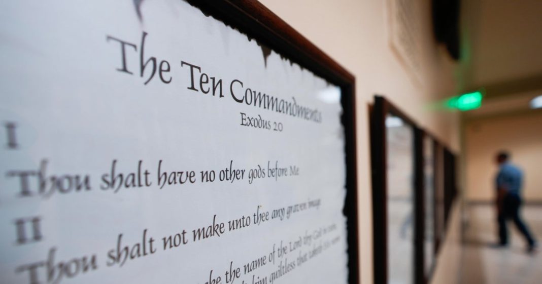 Appeals court blocks Louisiana law requiring public schools to display Ten Commandments