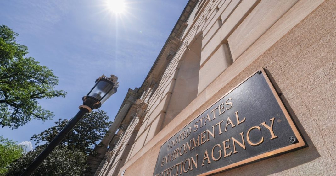 EPA employees sweat through workplace discomfort that some worry may be more than disrepair