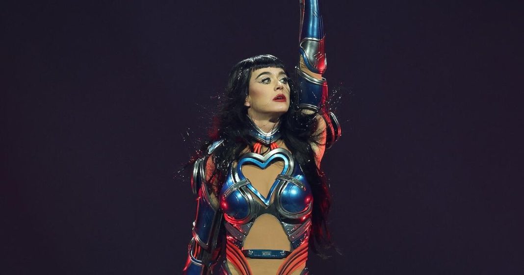 Katy Perry's concert piece malfunctions, nearly toppling her into crowd