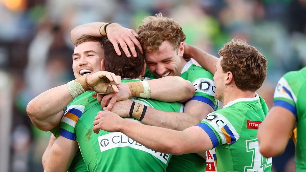 LIVE: High-flying Raiders chasing nine straight against Knights side who face massive spoon threat